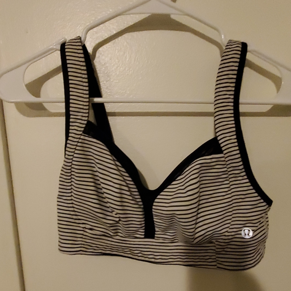 Lululemon size small sports bra